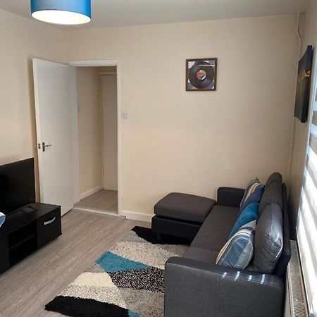 Excellent And Amazing Apartment With Private Parking Gillingham  Zewnętrze zdjęcie