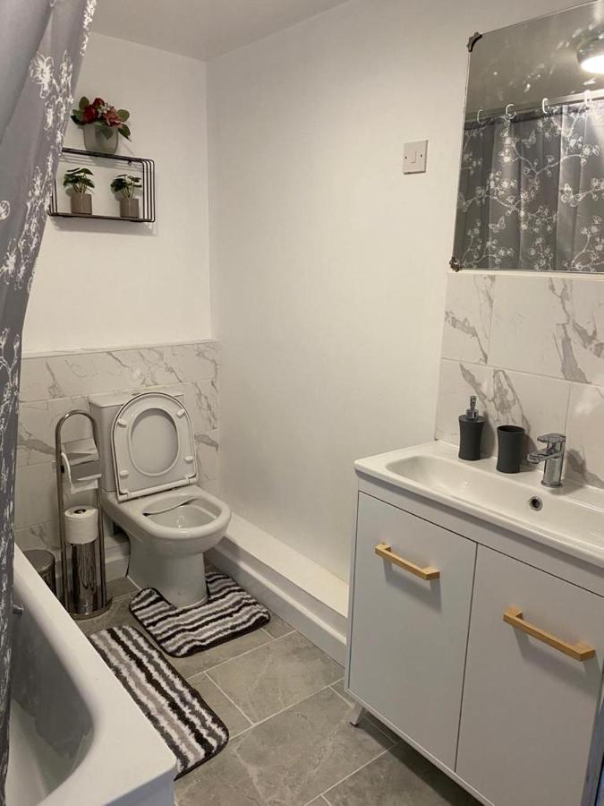 Excellent And Amazing Apartment With Private Parking Gillingham  Zewnętrze zdjęcie